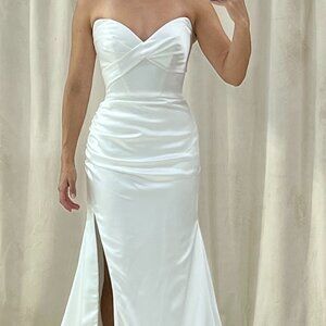 Essense of Australia D4034 - Wedding Dress